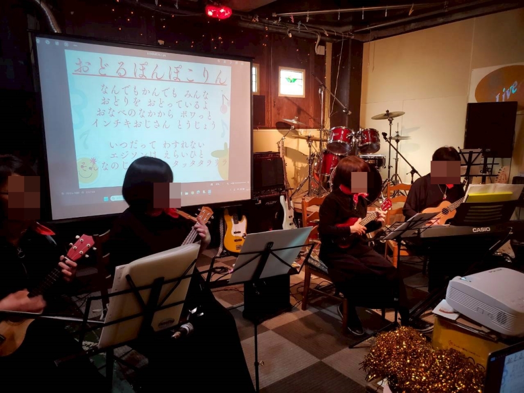 ウクレレママ “U member star”