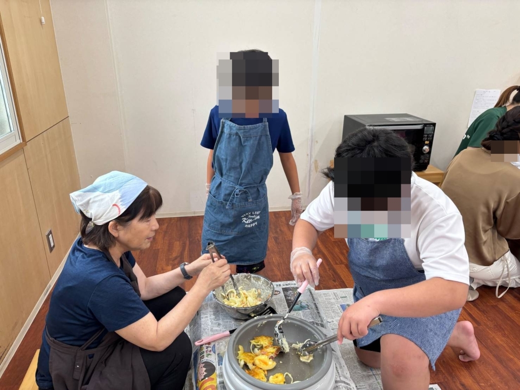 うどんの出汁、かき揚げ作り