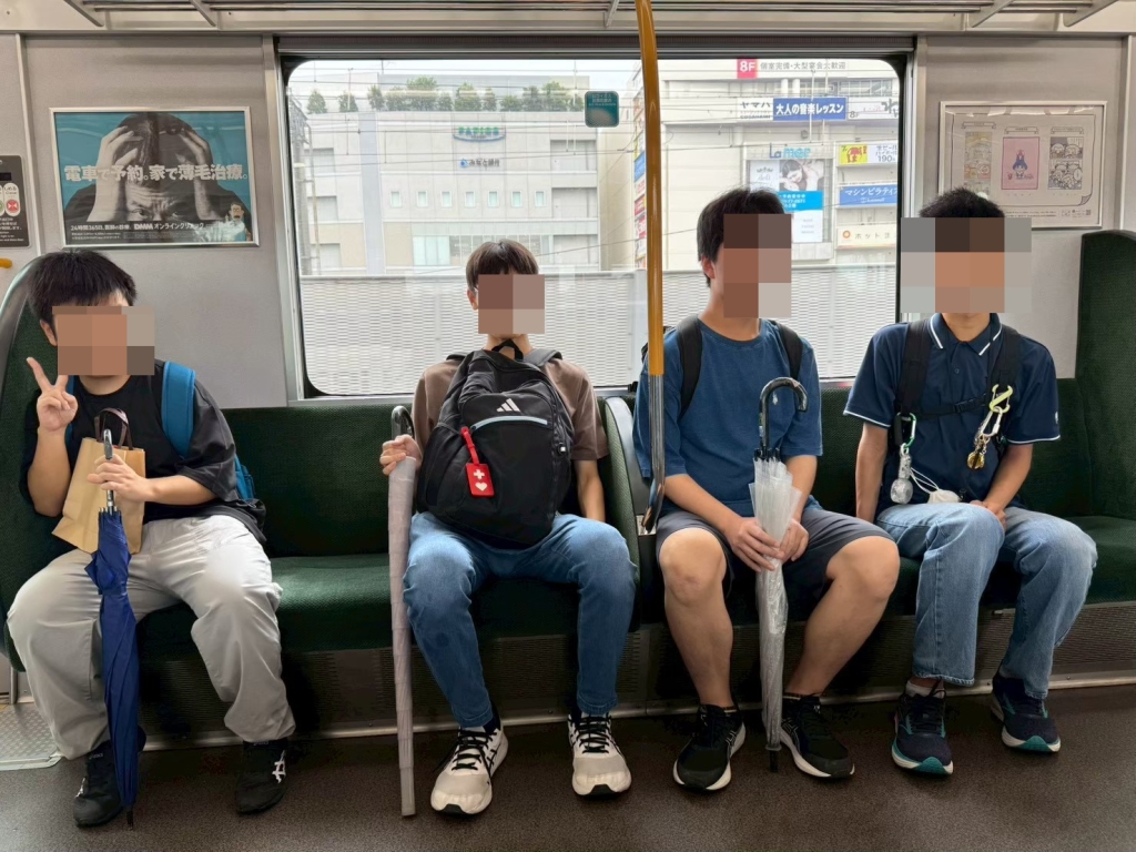 電車に乗って移動🚃